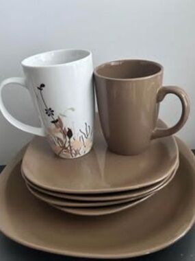 Complete Dinnerware Set – Plates, Bowls & Mugs (Mixed Set)